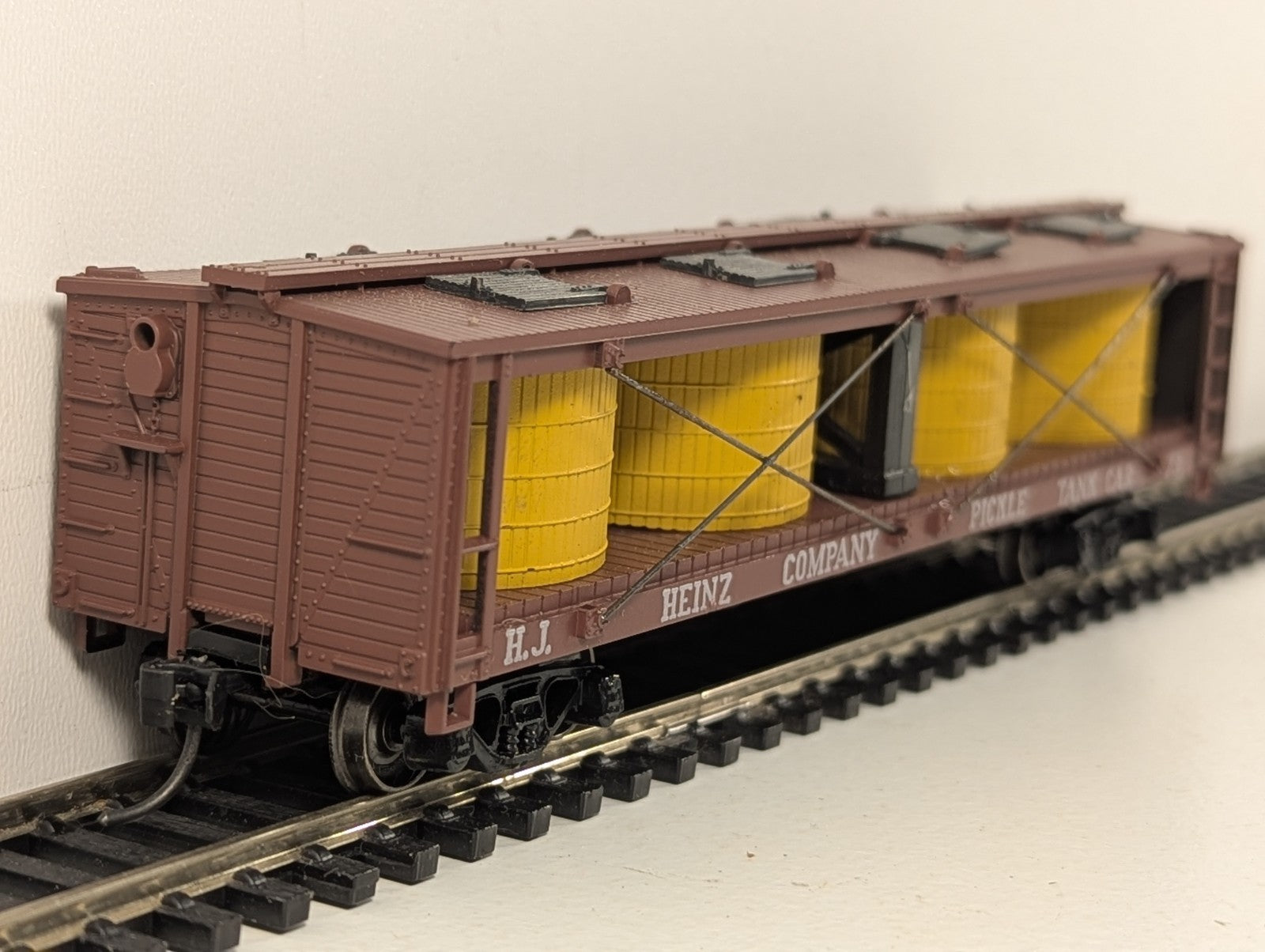 Athearn HO Gauge Heinz Pickle Car with Tanks Goods Wagon 73 1475