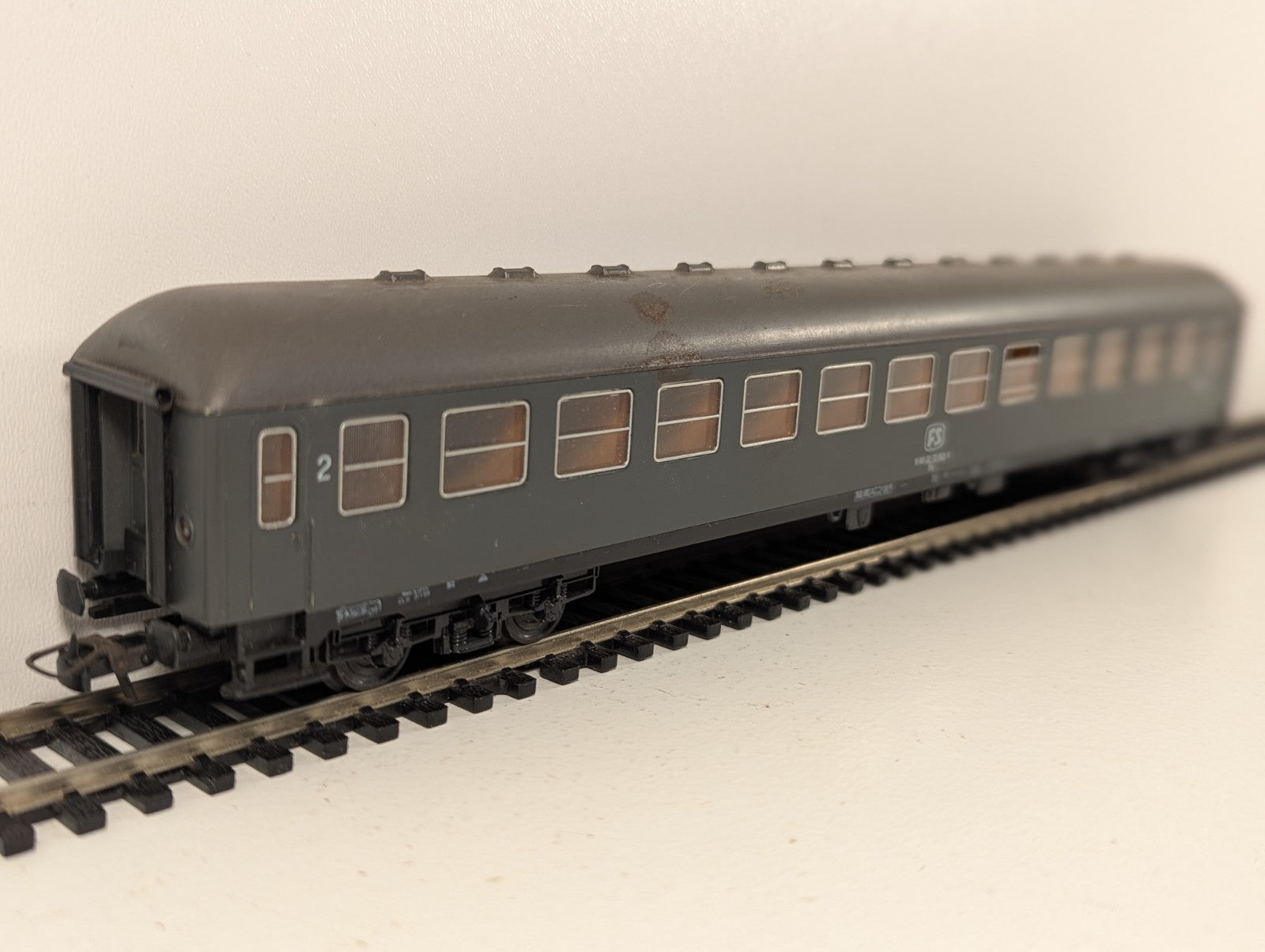 Roco HO Gauge DB Grey 2nd Class Passenger Coach