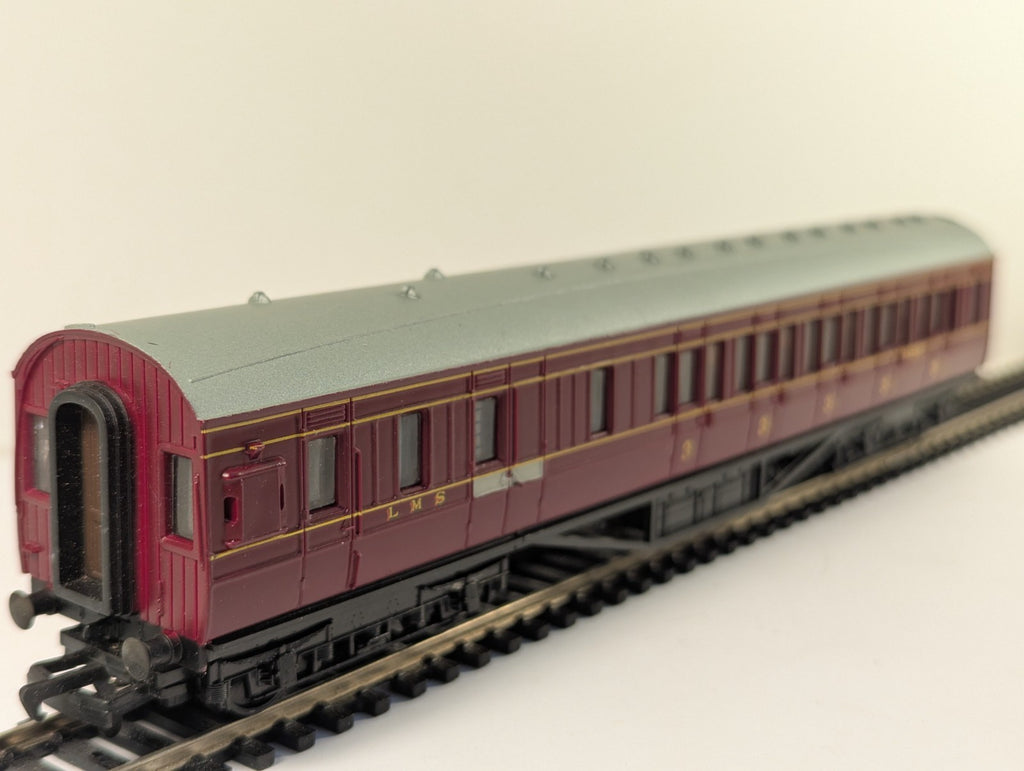 Mainline 37-109 OO Gauge LMS 57ft1st/3rd Class Corridor BrakeCoach Crimson Boxed