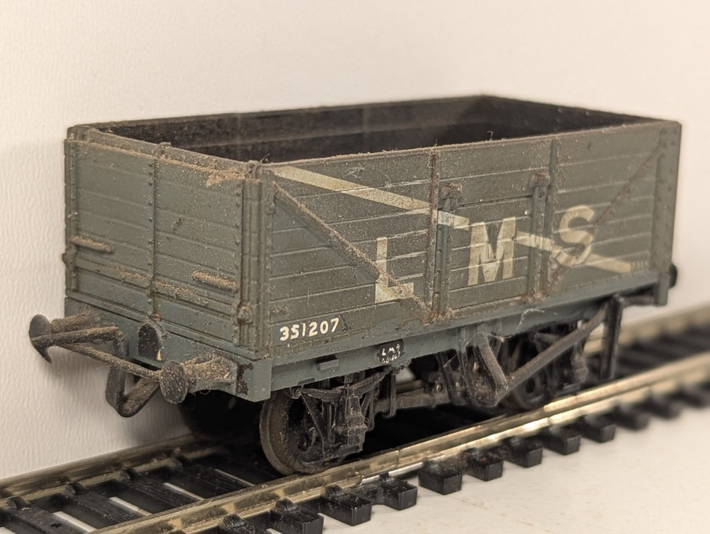 Kitbuilt OO Gauge LMS 7-Plank Mineral Wagon - Grey