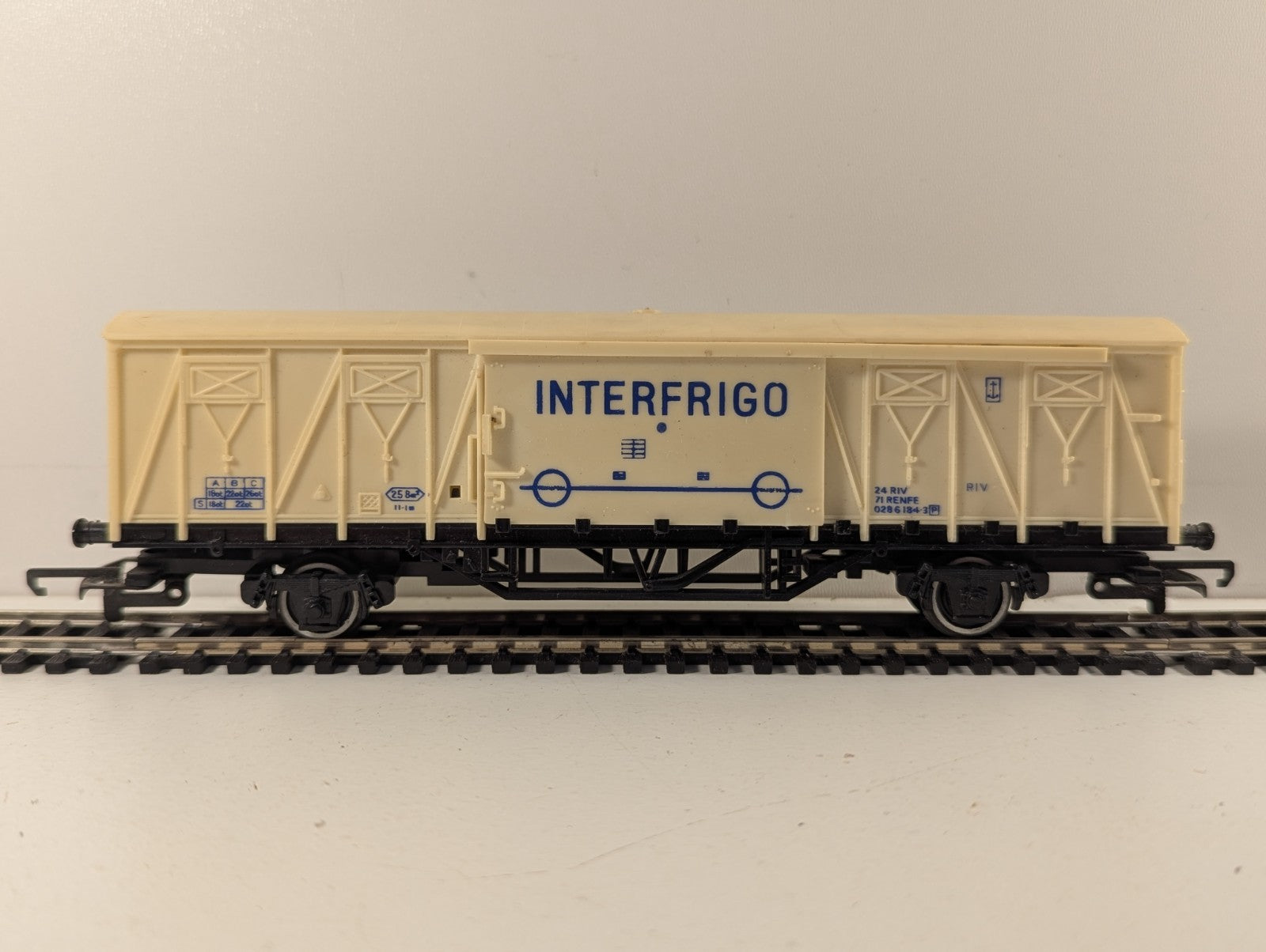 Tri-ang Hornby OO Gauge Interfrigo Refrigerator Van Goods Wagon