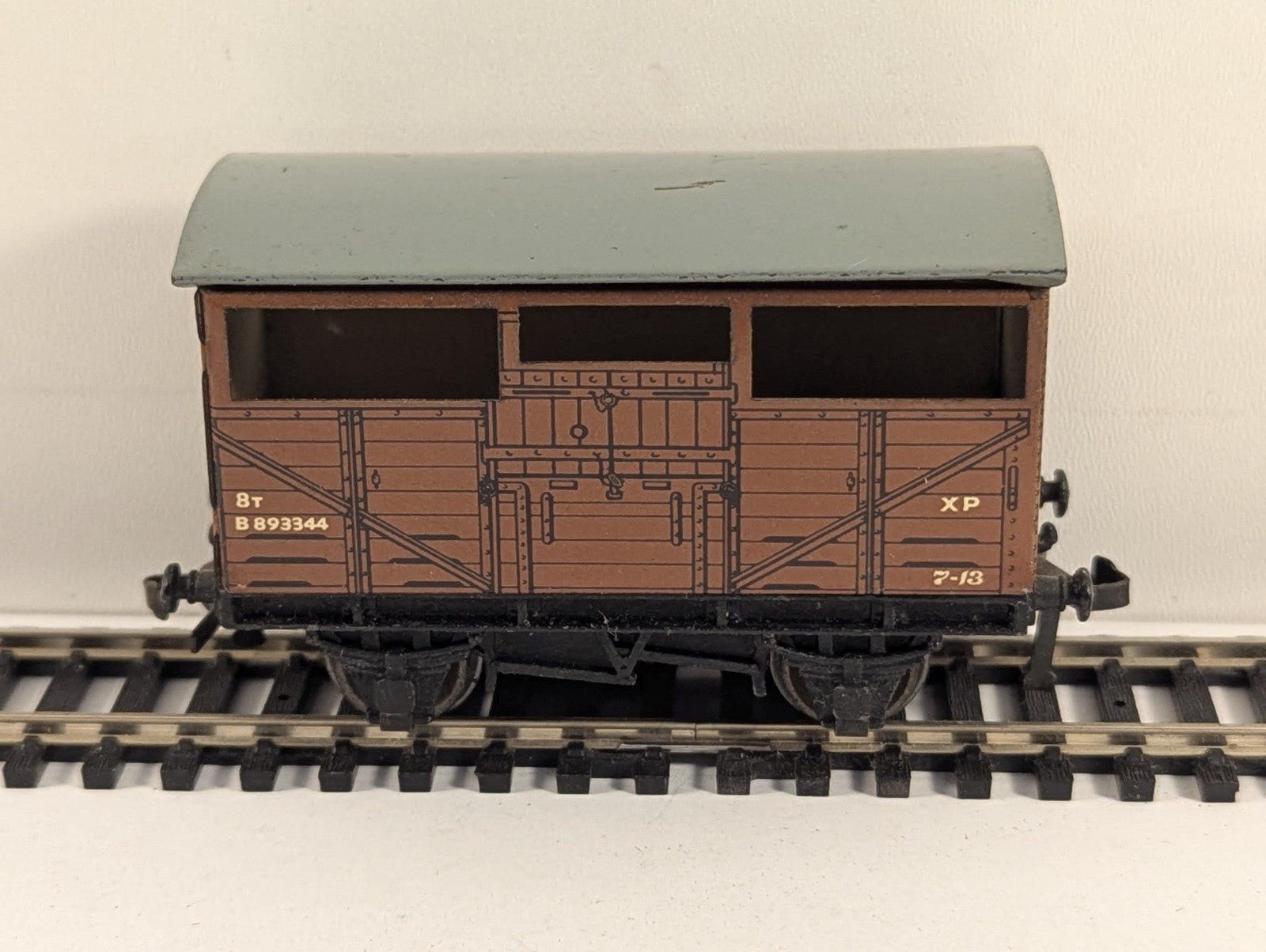 Hornby Dublo OO Gauge 8 Ton Cattle Wagon Bauxite