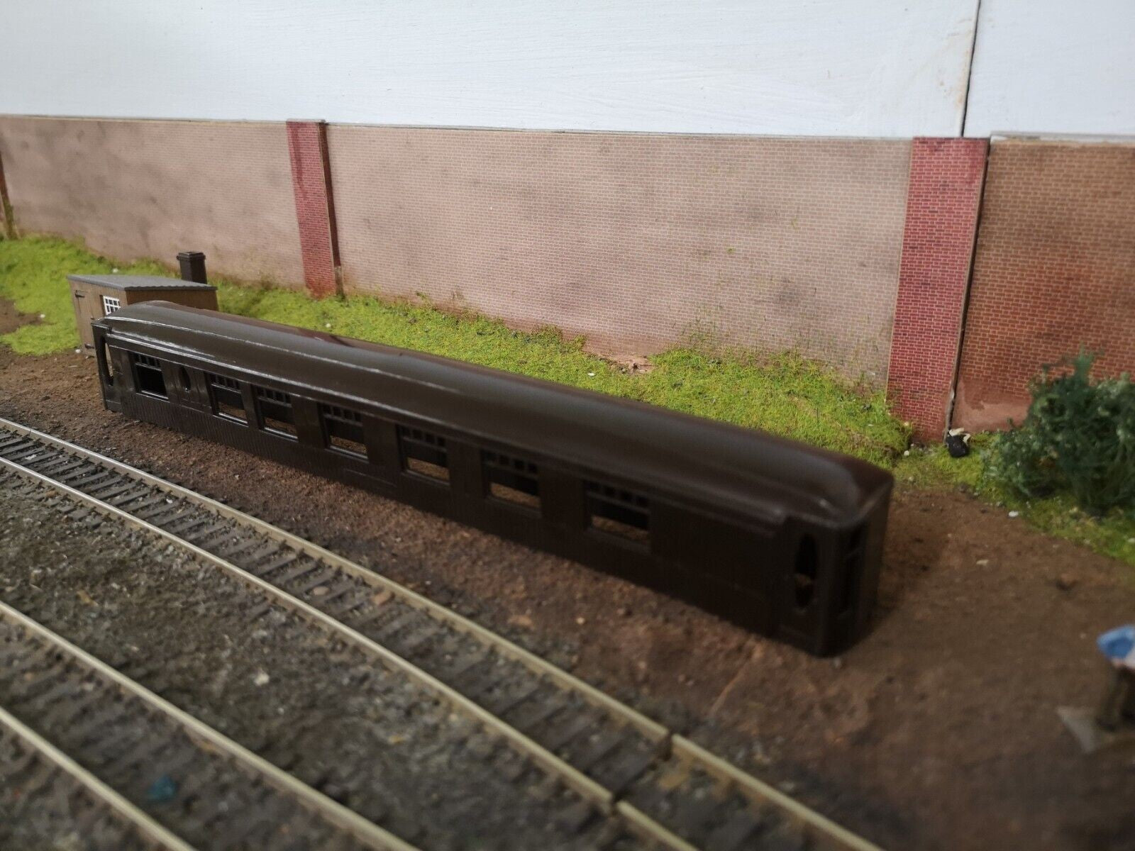 Graham Farish OO Gauge Pullman Coach Body Ready To Paint