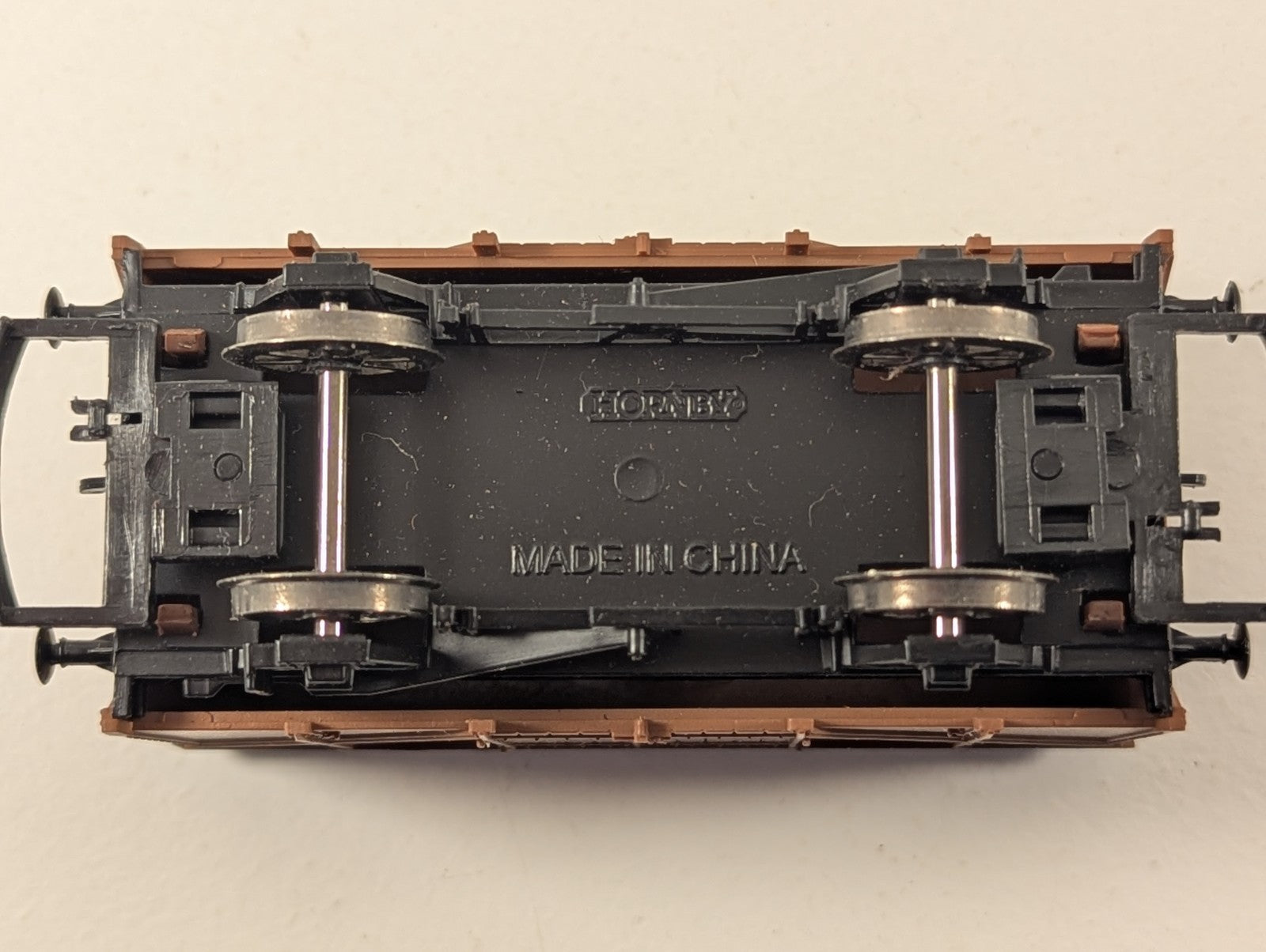 Hornby OO Gauge 12 Ton Ventilated Van Unbranded Brown