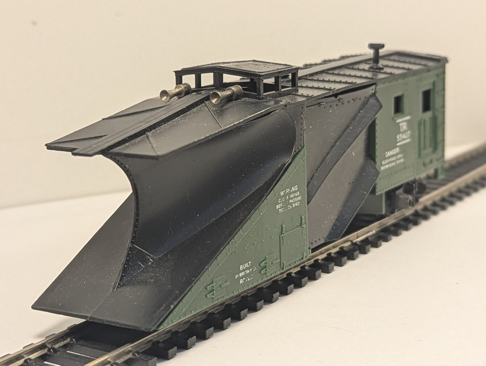 Tri-ang R138 OO Gauge Transcontinental Snowplough