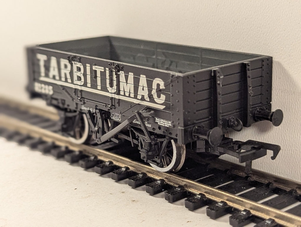 Bachmann OO Gauge 8 Plank Wagon Tarbitumac Goods Wagon 285 Tarbitumac Black
