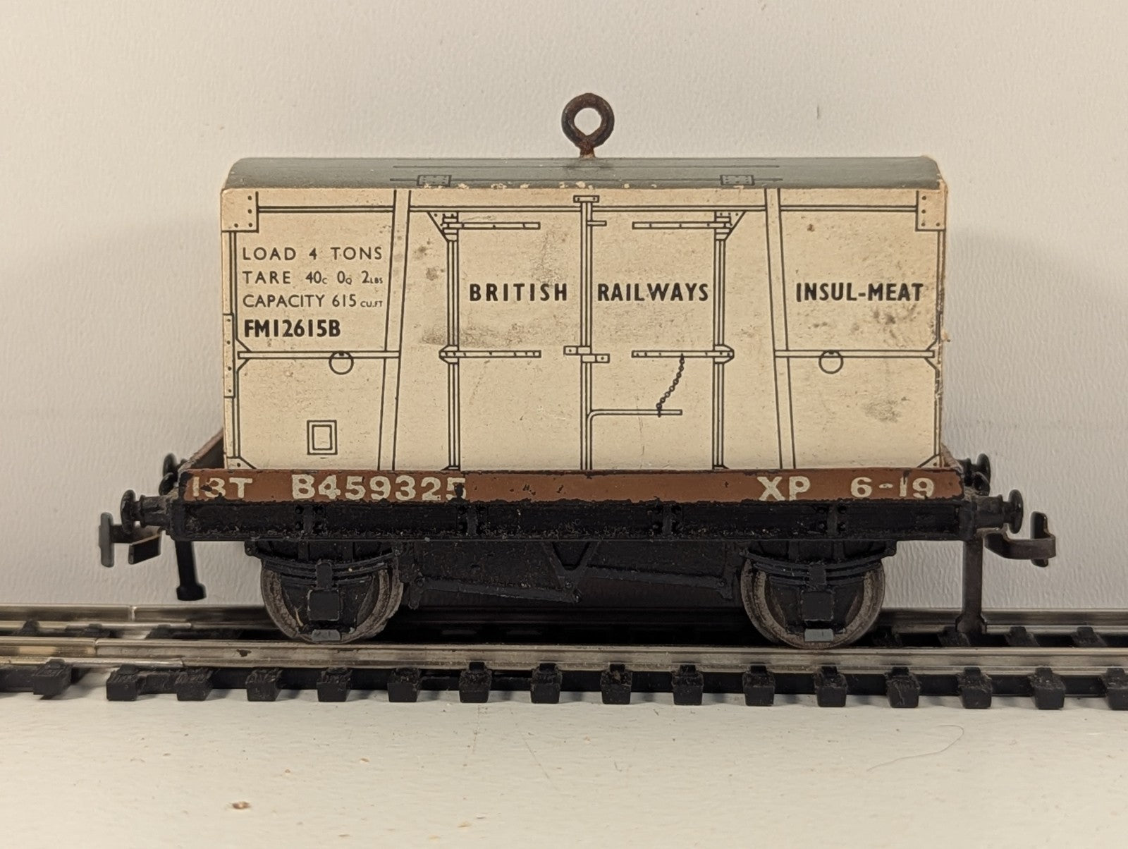 HornbyDublo 32088 OO Gauge Low-Sided Wagon with Insulated Meat Container - Boxed