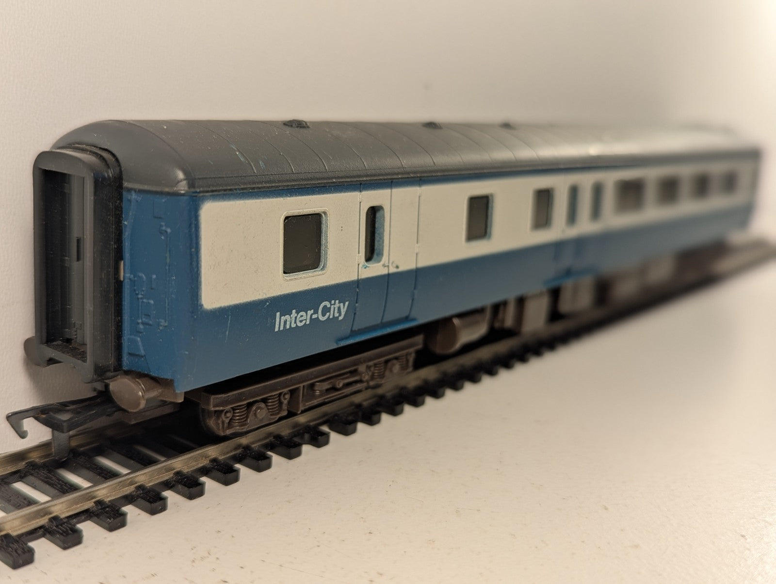Airfix BR Mk2D Brake Second Open Coach OO Gauge