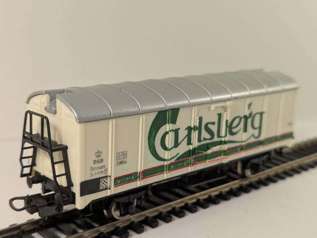 Lima HO Gauge Carlsberg Refrigerated Beer Wagon