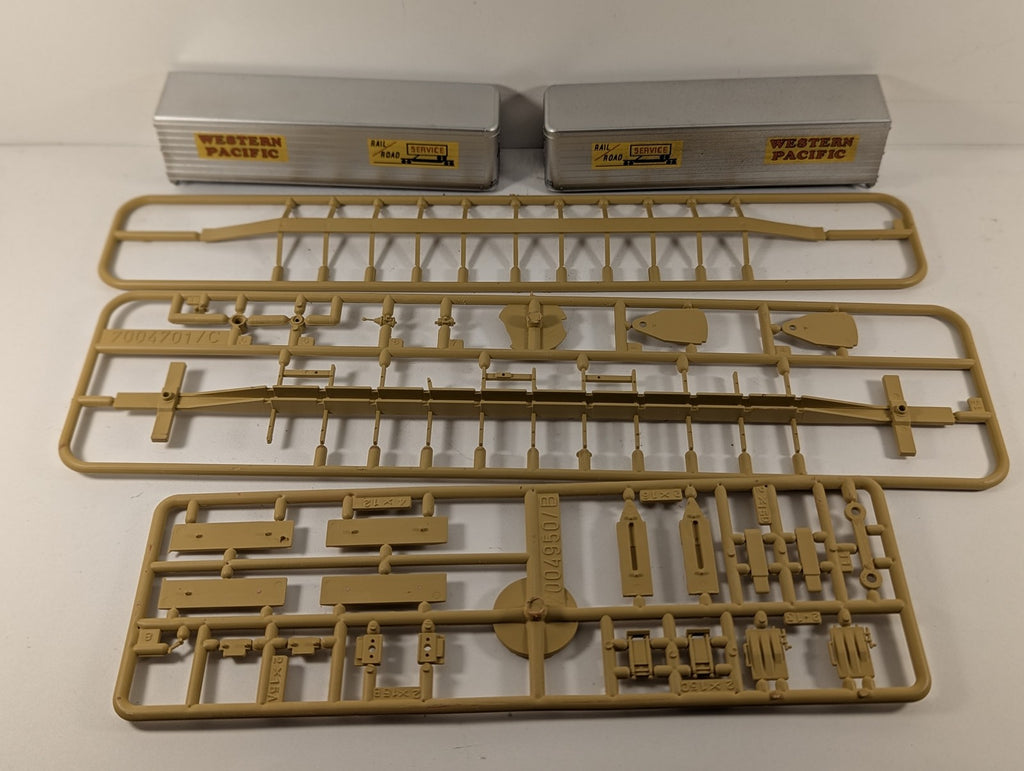 Walthers HO Gauge 89' F89F TOFC Flat TTX-Triple 28 with Western Pacific Trailers