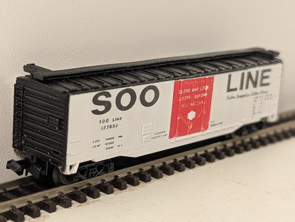 Minitrix 3246 N Gauge Soo Line 50ft Plug Door Boxcar - Boxed