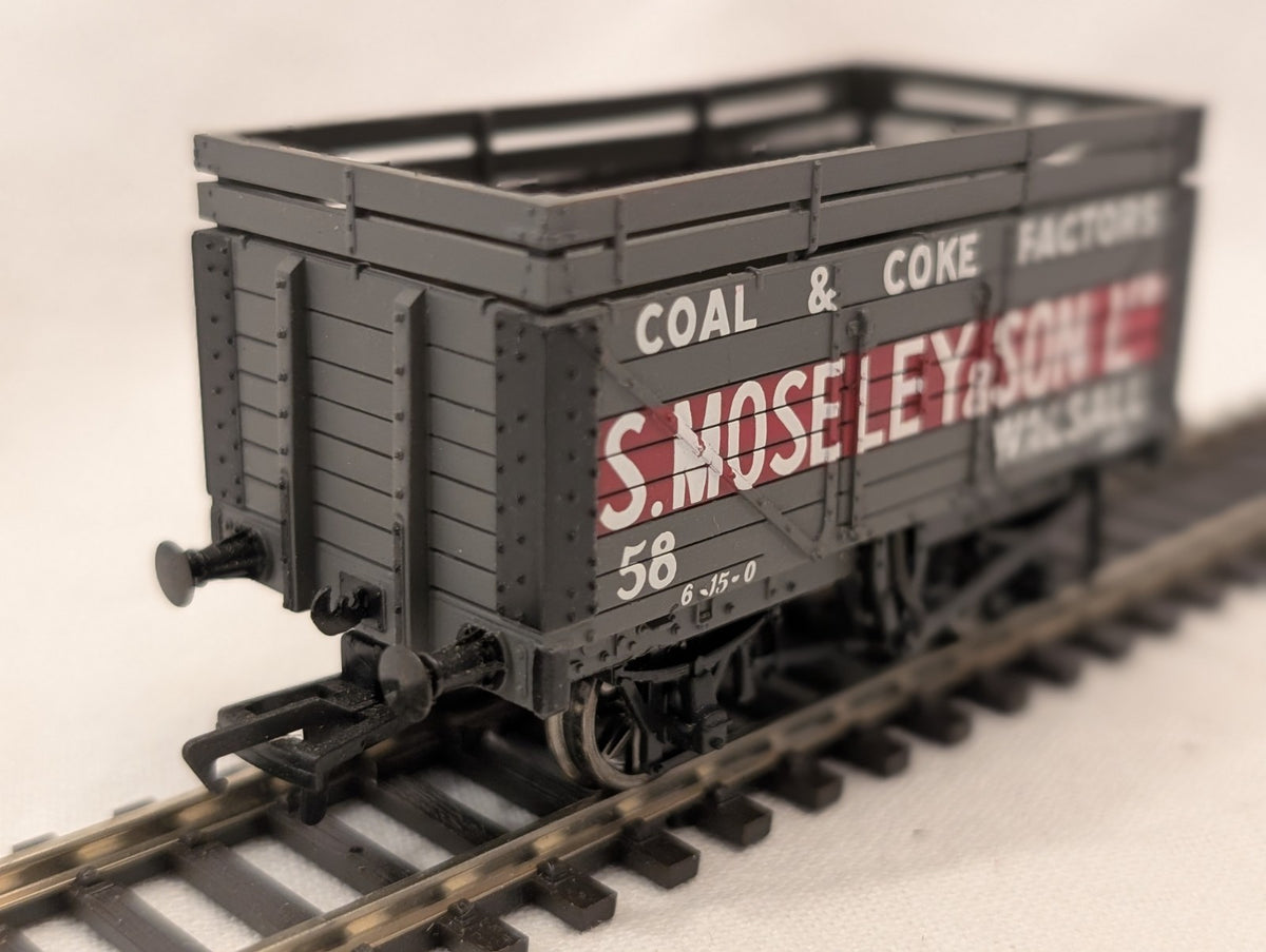 Bachmann Branchline OO Gauge 37-180 S Moseley & Son 7 Plank Wagon