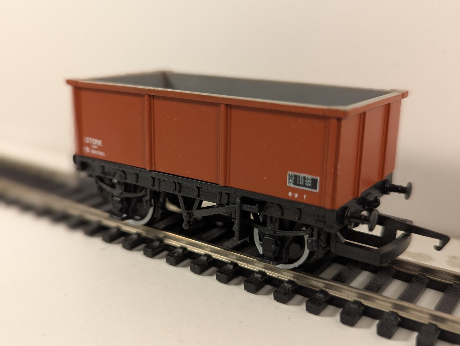 Hornby R6085 BR Ore Mineral Wagon B385760 – OO Gauge