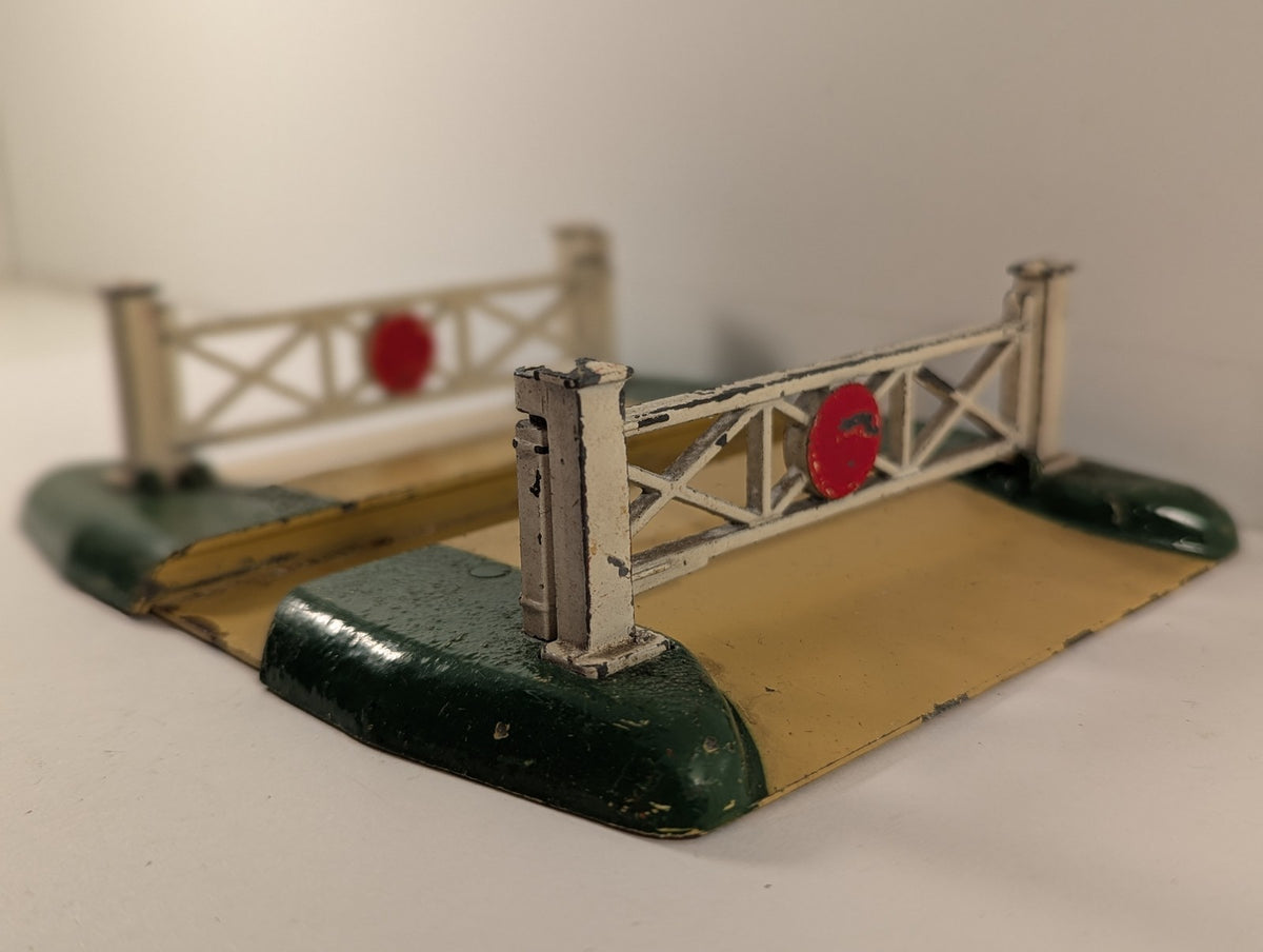 Hornby Dublo OO Gauge D1 Level Crossing
