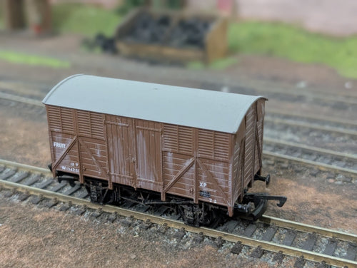 Dapol B098 12 Ton Fruit Vent Van W134251 Brown Wagon
