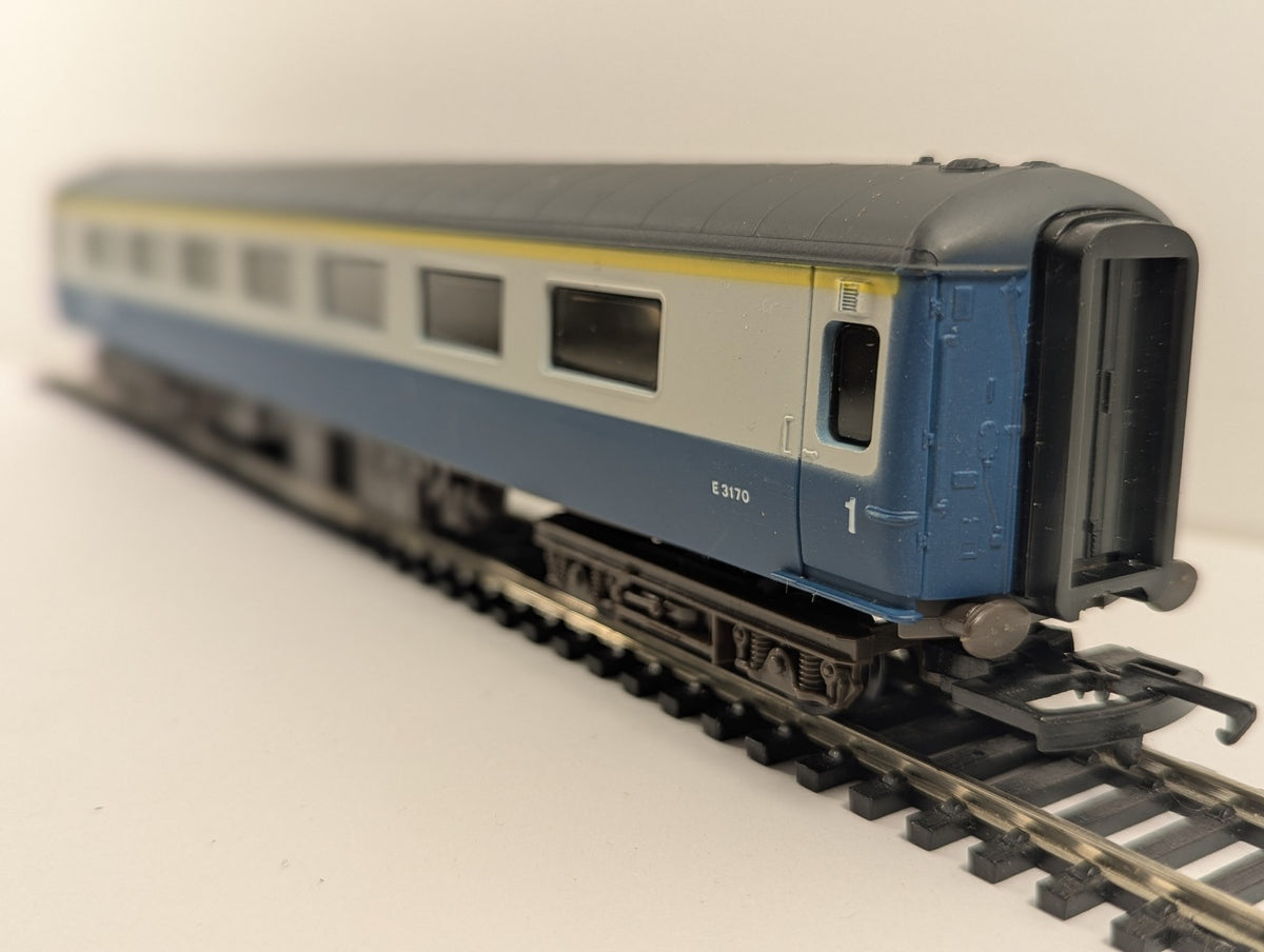Airfix OO Scale Mk2D First Class Coach Passenger Coach E3170 BR Blue & Grey E10