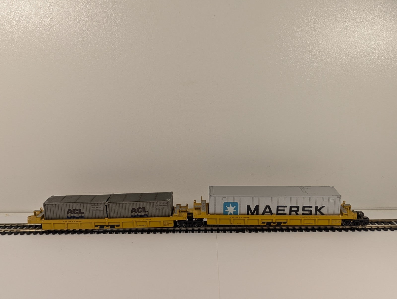 Athearn TTX Deep Well Wagons with Containers