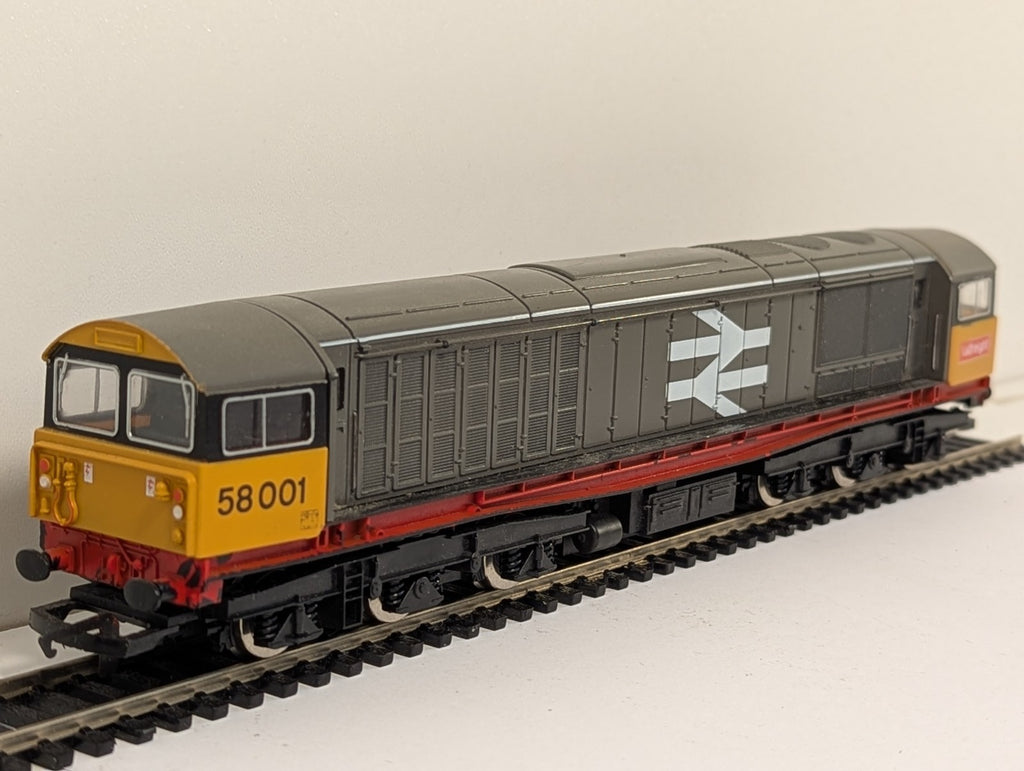 Hornby R250 OO Gauge Class 58 Diesel Locomotive 58001 Railfreight Grey