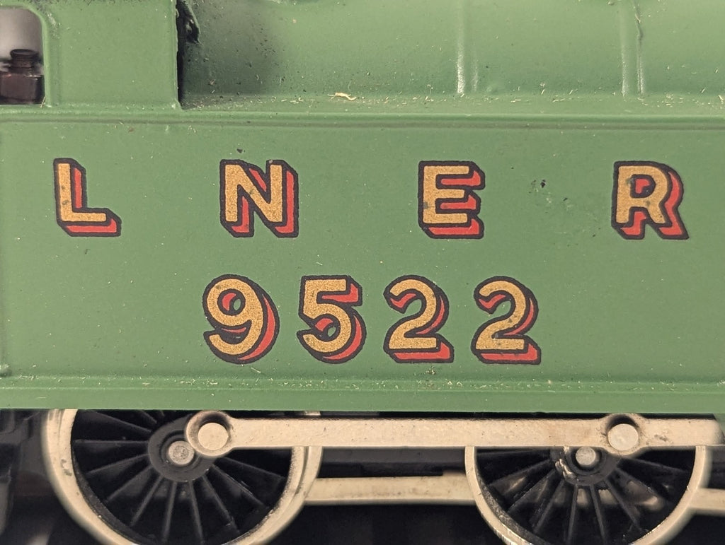 Wrenn OO Gauge Class N2 0-6-2T Steam Locomotive 9522 LNER Green W2215