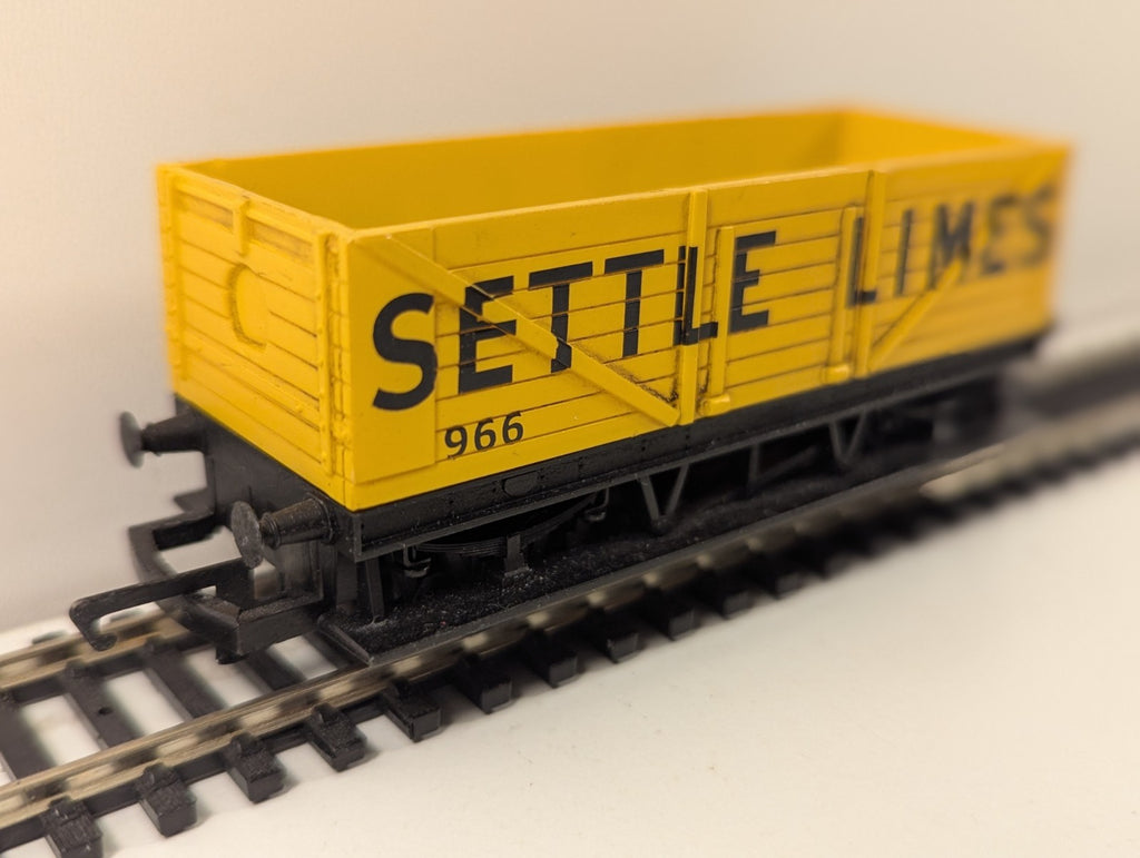 Hornby OO Gauge Settle Limes Open Plank Wagon 966