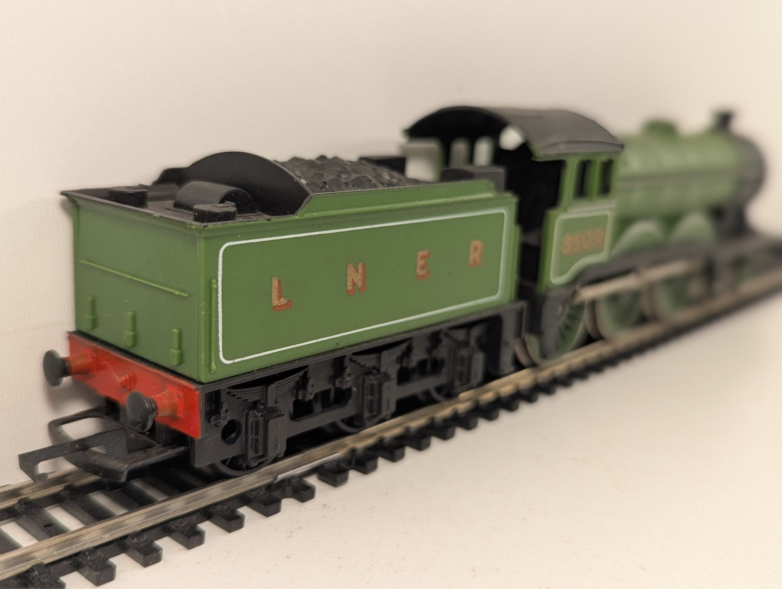 Hornby R866 OO Gauge Class B12 4-6-0 Steam Locomotive