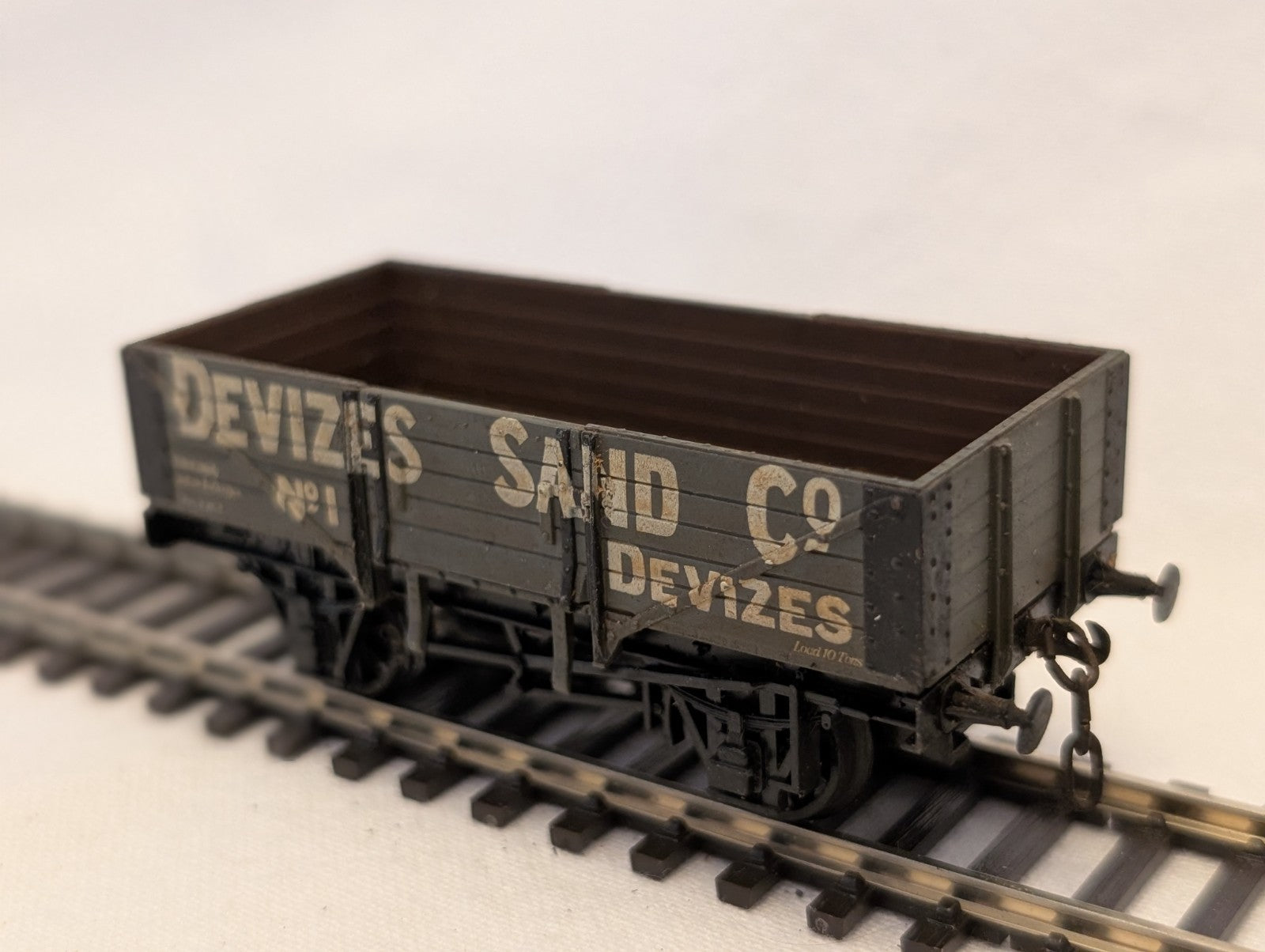 Airfix OO Gauge Devizes Sand Co 7-Plank Open Wagon 1 Devizes Sand Co