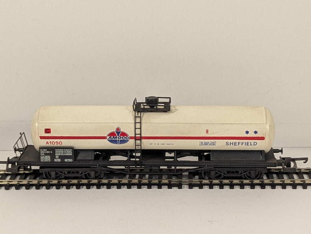 Lima OO Gauge Amoco Sheffield Bogie Tank Wagon A1090 Amoco White & Red