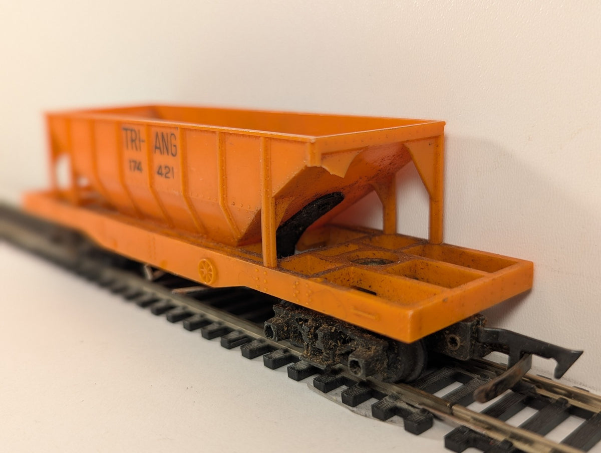 Tri-ang OO Gauge Track Cleaning Car Goods Wagon 174421 Orange R.145