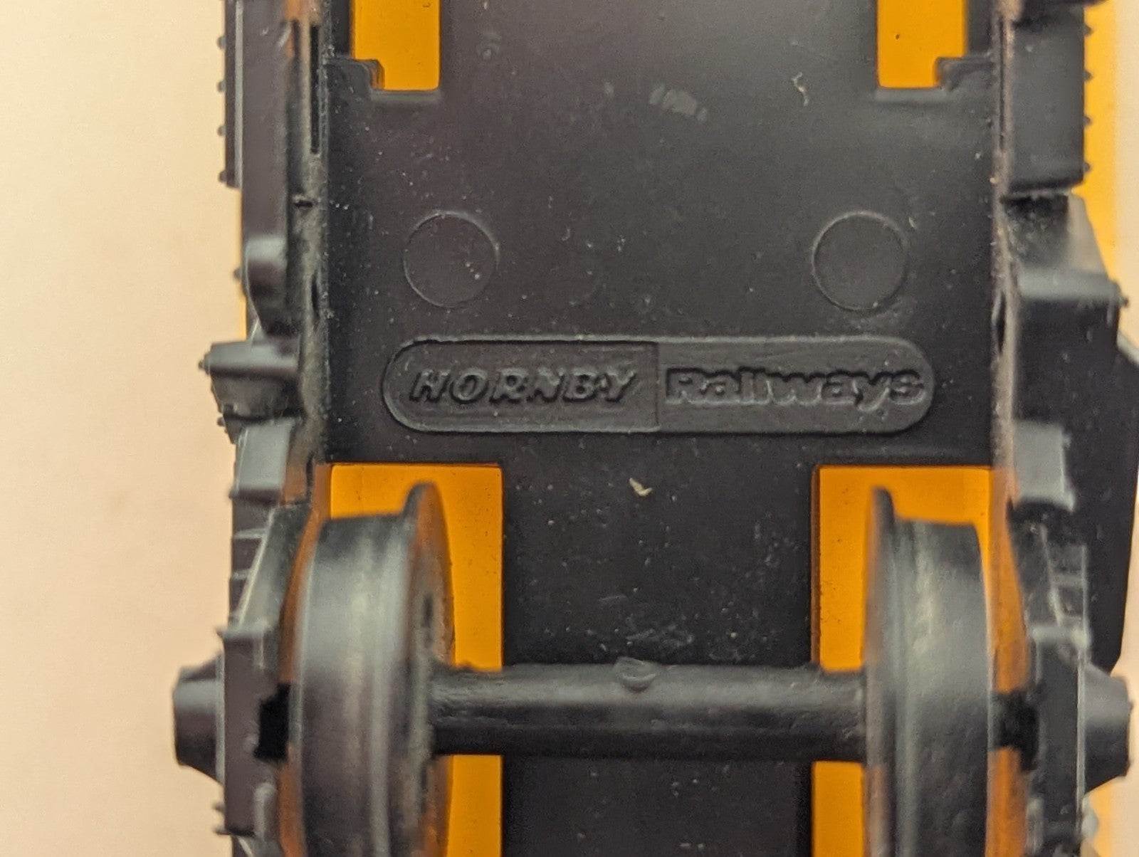 Hornby OO Gauge Shell Tank Wagon Goods Wagon 500 Shell Yellow R127