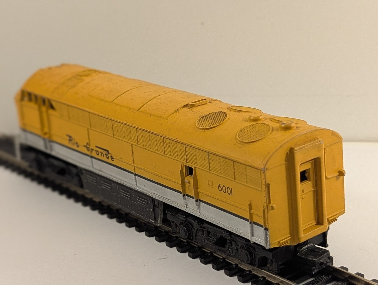 AHM HO Gauge Alco FA Diesel Locomotive Rio Grande 6001 Spares