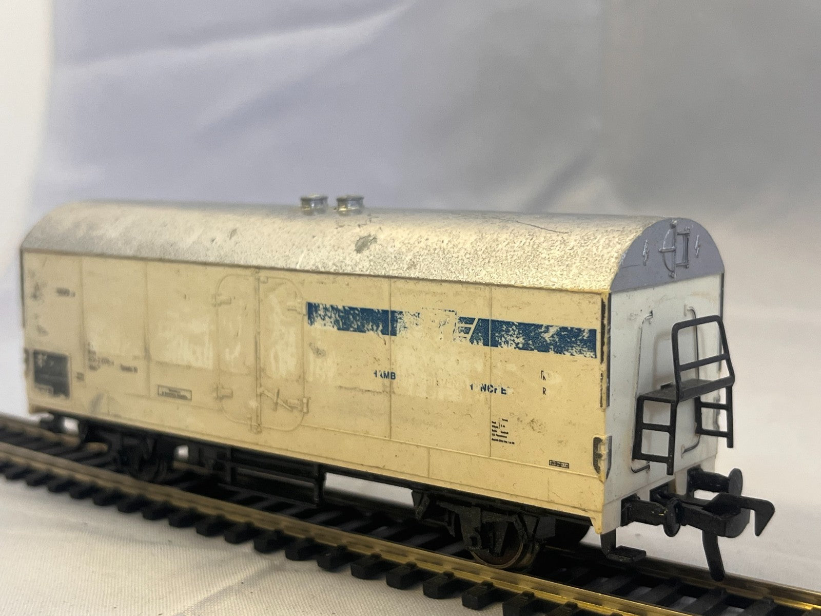 Fleischmann HO Scale Deutsche Bahn Interfrigo Refrigerated Wagon Worn