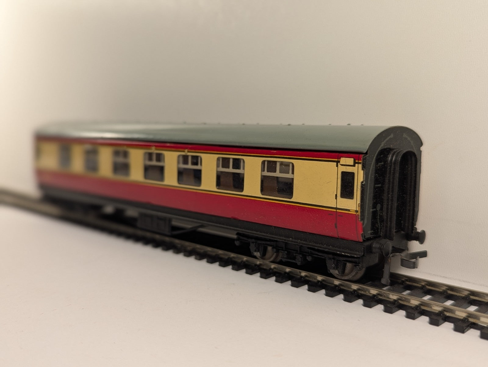 Hornby Dublo OO Gauge LMR Stanier Composite Coach - Boxed