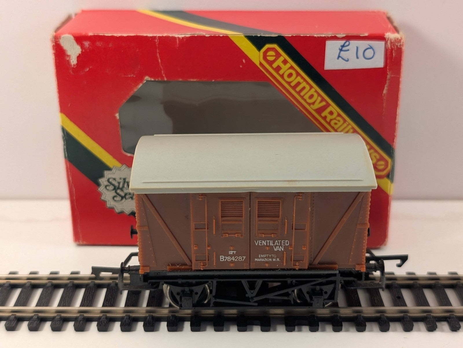 Hornby BR Ventilated Van – No. B784287 – OO Gauge