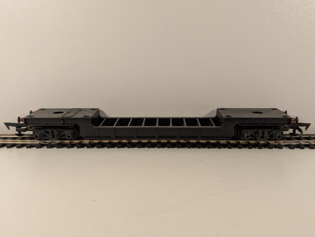 Tri-ang R118 OO Gauge Bogie Well Wagon – Repainted