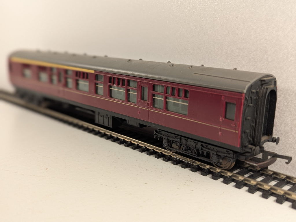 Tri-ang OO Gauge BR Maroon Mk1 Corridor Coach