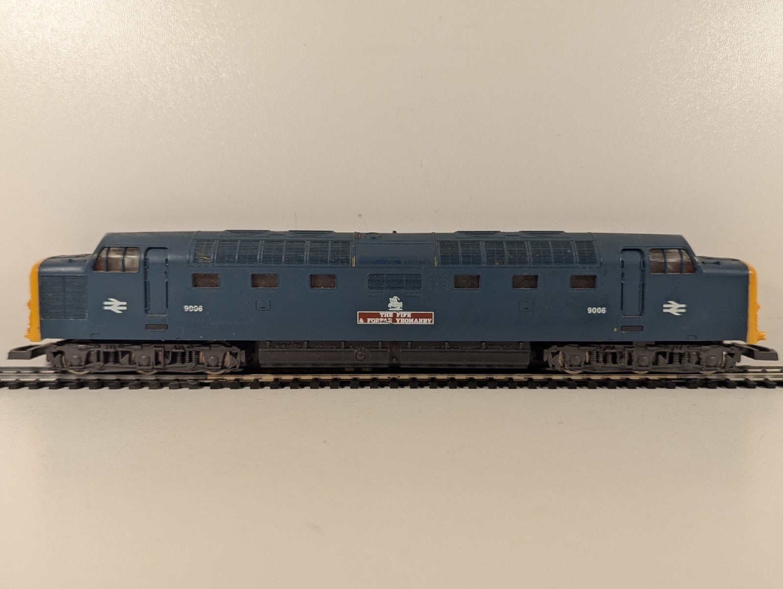 Lima OO Gauge Class 55 Deltic 'The Fife & Forfar Yeomanry' Diesel Loco