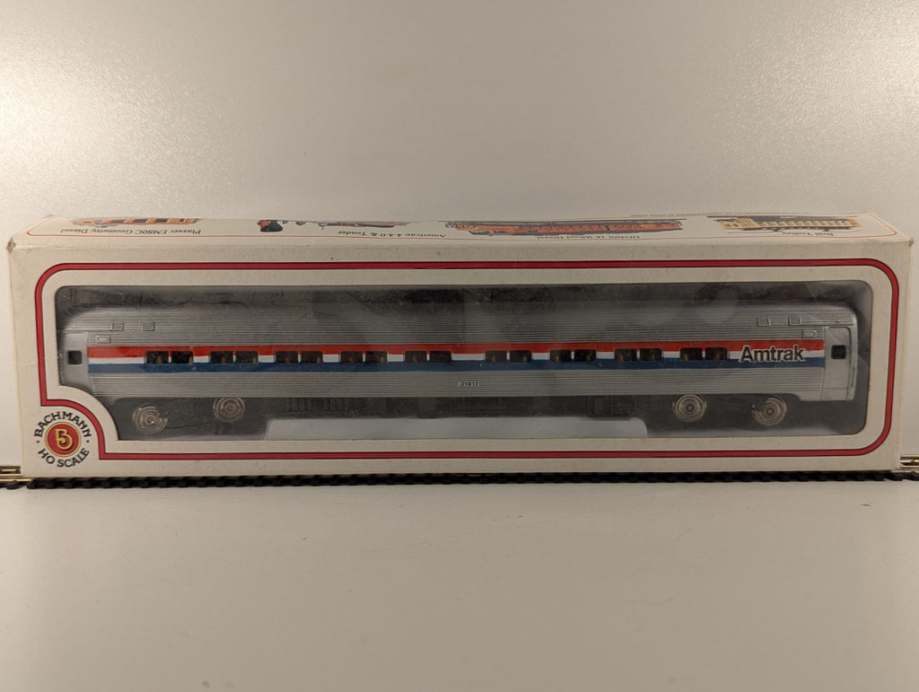 Bachmann Industries HO Scale Budd Amtrak Passenger Car 43-1017-05