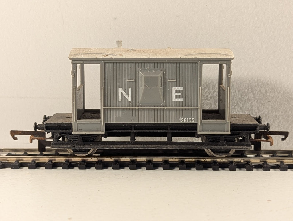 Wrenn OO Gauge NE 20 Ton Brake Van 128105 NE Grey W5005