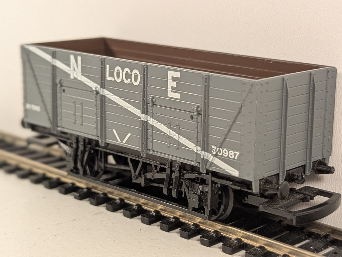 Mainline OO Gauge LNER Grey 7 Plank Wagon – Missing Buffer
