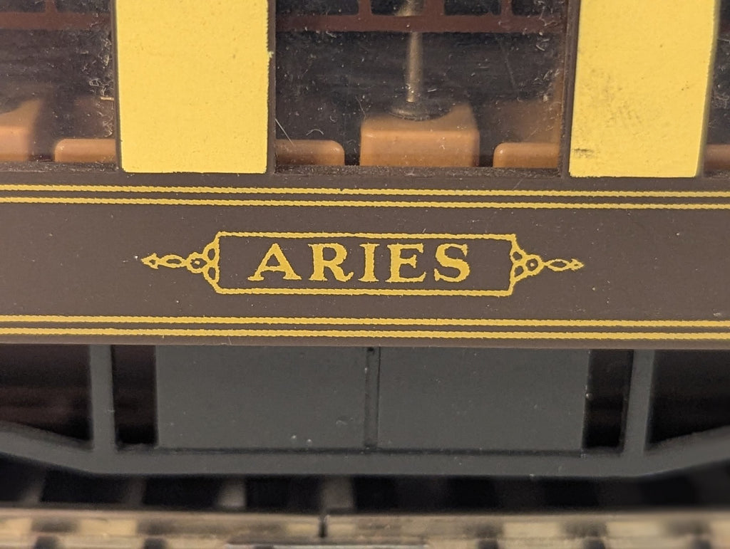 Wrenn OO Gauge Pullman Coach 'Aries' Passenger Coach Pullman Brown & Cream W3006