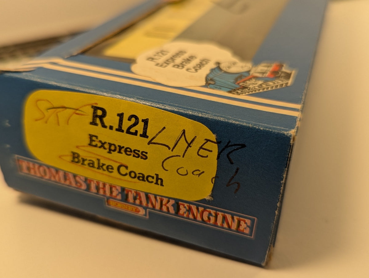 Hornby R.121 Thomas and friends LNER Brake Coach