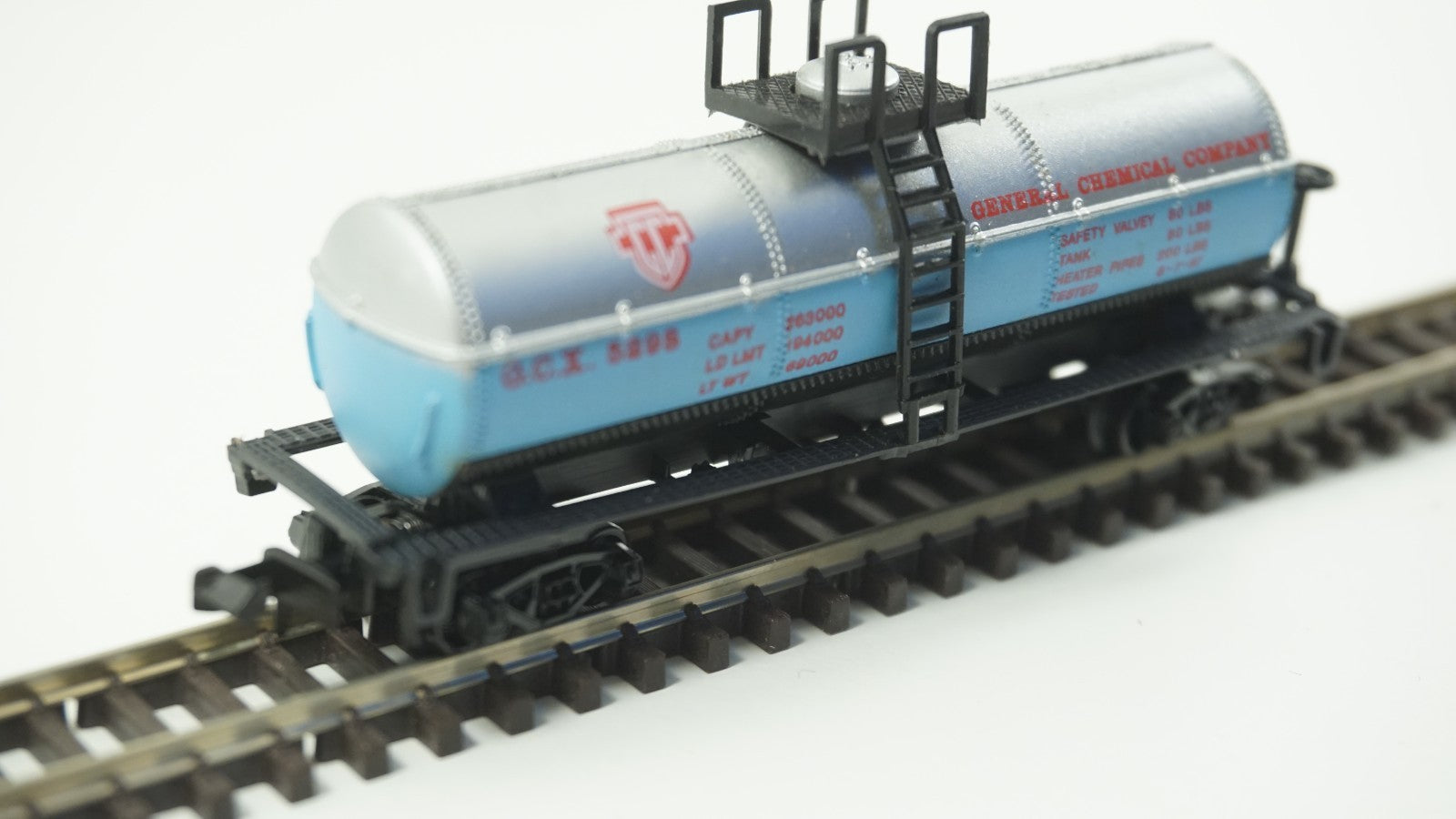 Model Power 3414 N Scale General Chemical Co. Tank Car – GCX 5298