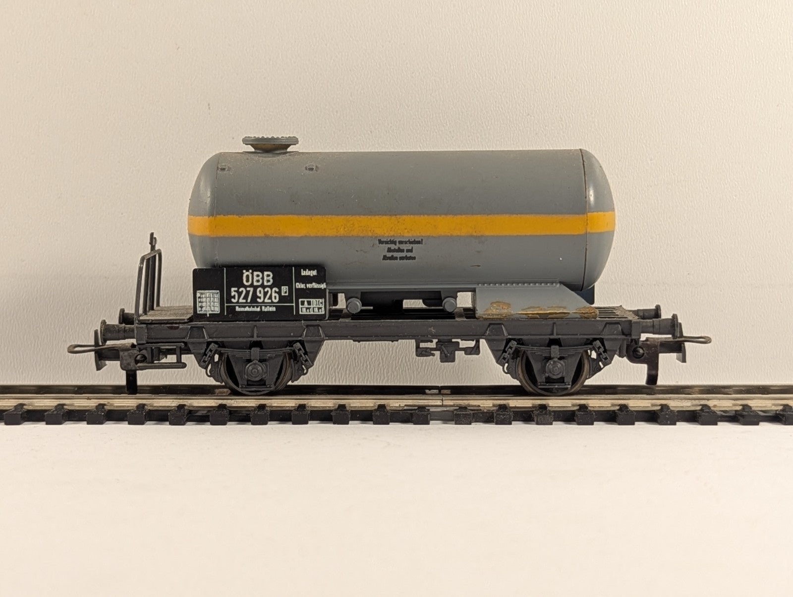 Liliput L224762 HO Gauge Austrian Federal Railways 4-Wheel Tank Wagon - Boxed