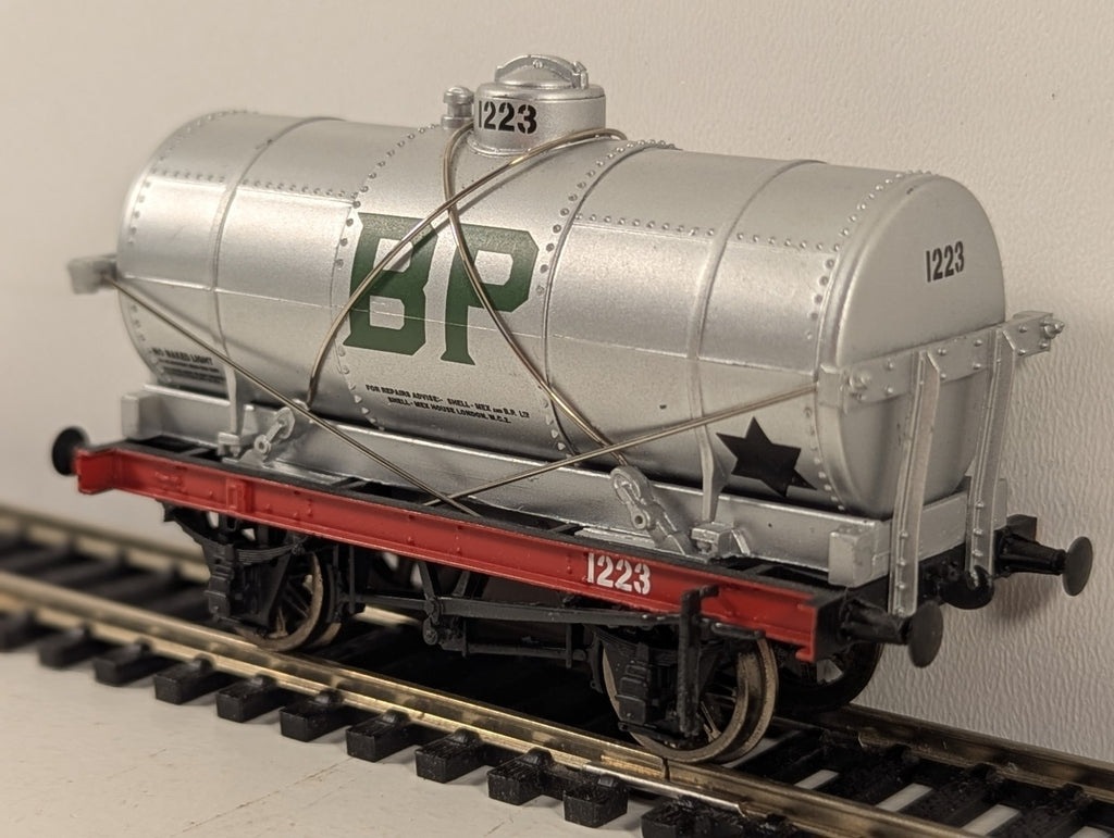 Bachmann A255713 OO Gauge 14 Ton Silver Tank Wagon BP/SHELL Missing Coupling
