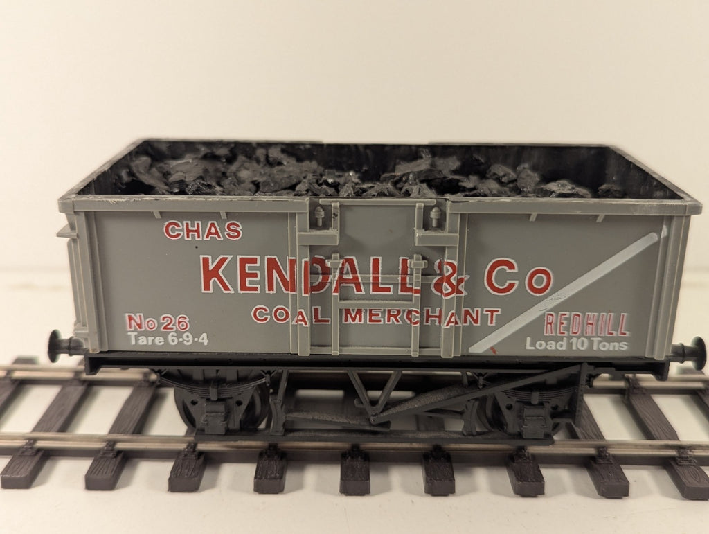 Lima L316730 16-ton steel mineral wagon 'Kendall & Co Livery chain coupling