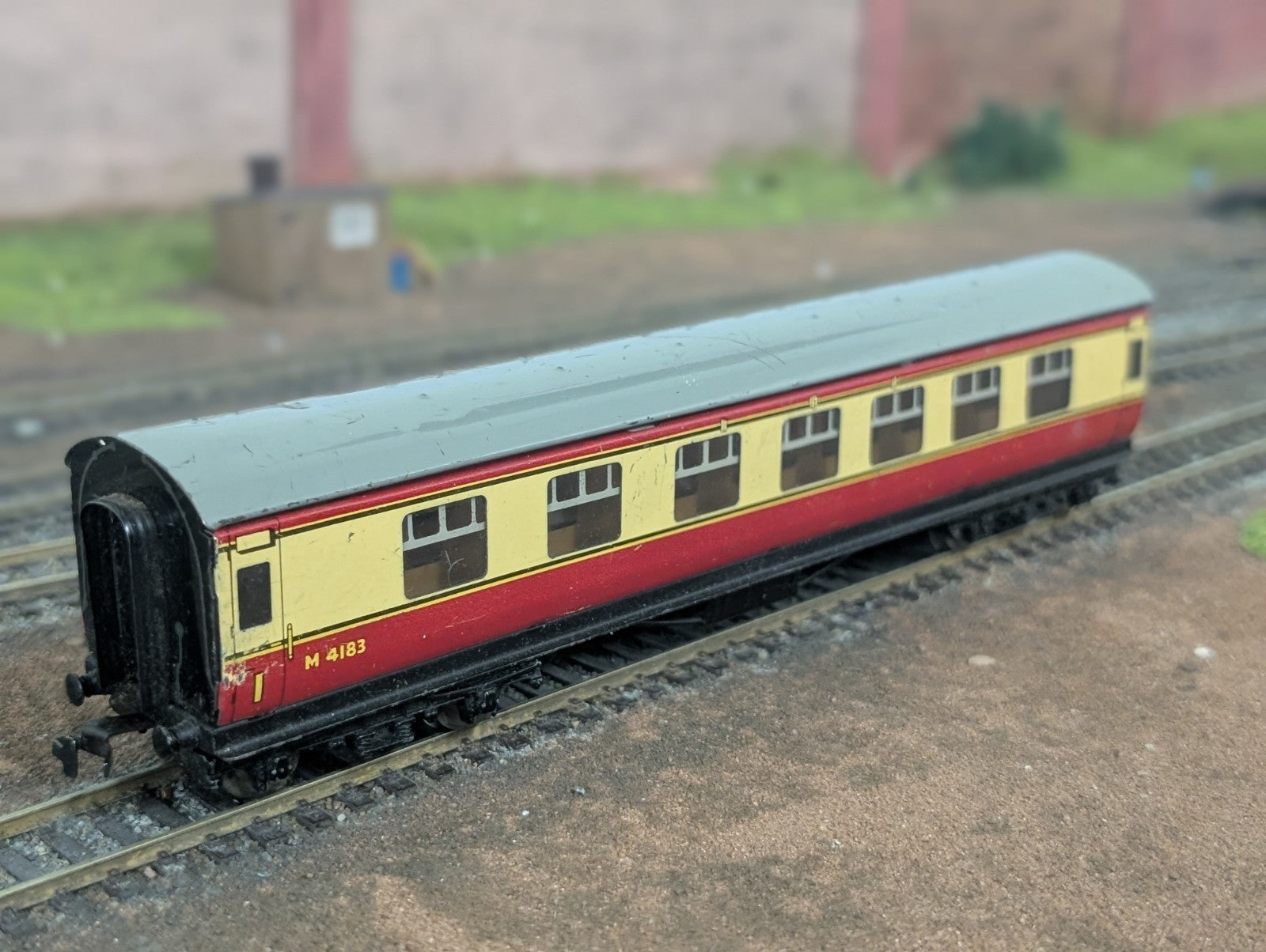 Hornby Dublo 32017 OO Gauge BR Stanier Coach M4183