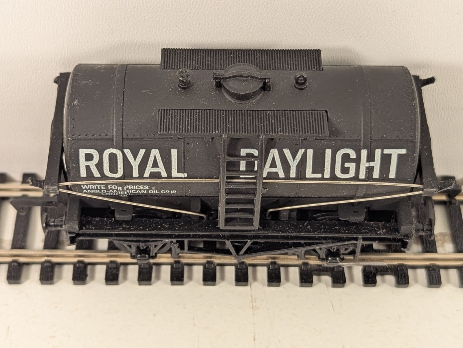 Mainline Railways OO Gauge Black Royal Daylight 14 Ton Tank Wagon