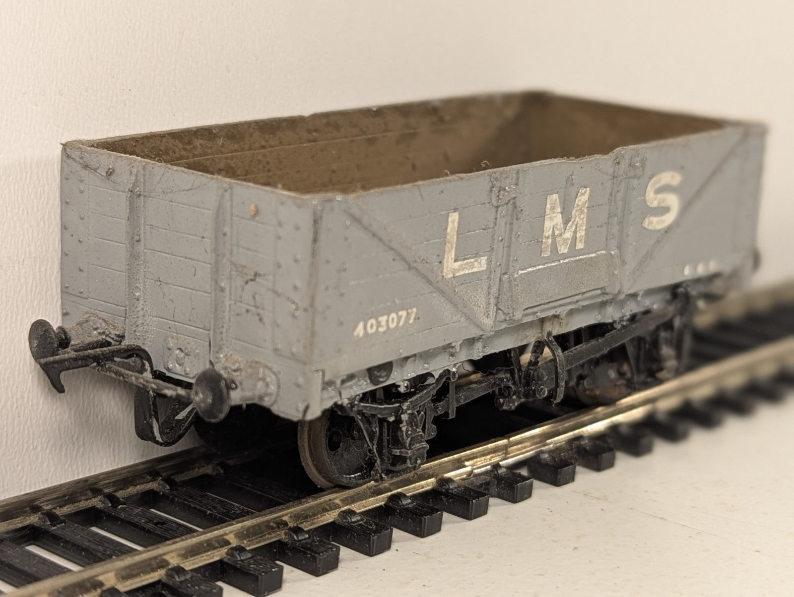 Kitbuilt OO Gauge LMS 5-Plank Open Wagon Goods Wagon 403077 LMS Grey