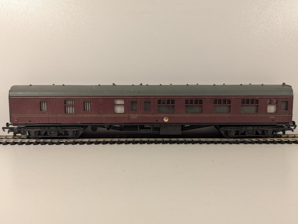 Mainline OO Gauge BR Mk1 Full Brake Coach Maroon