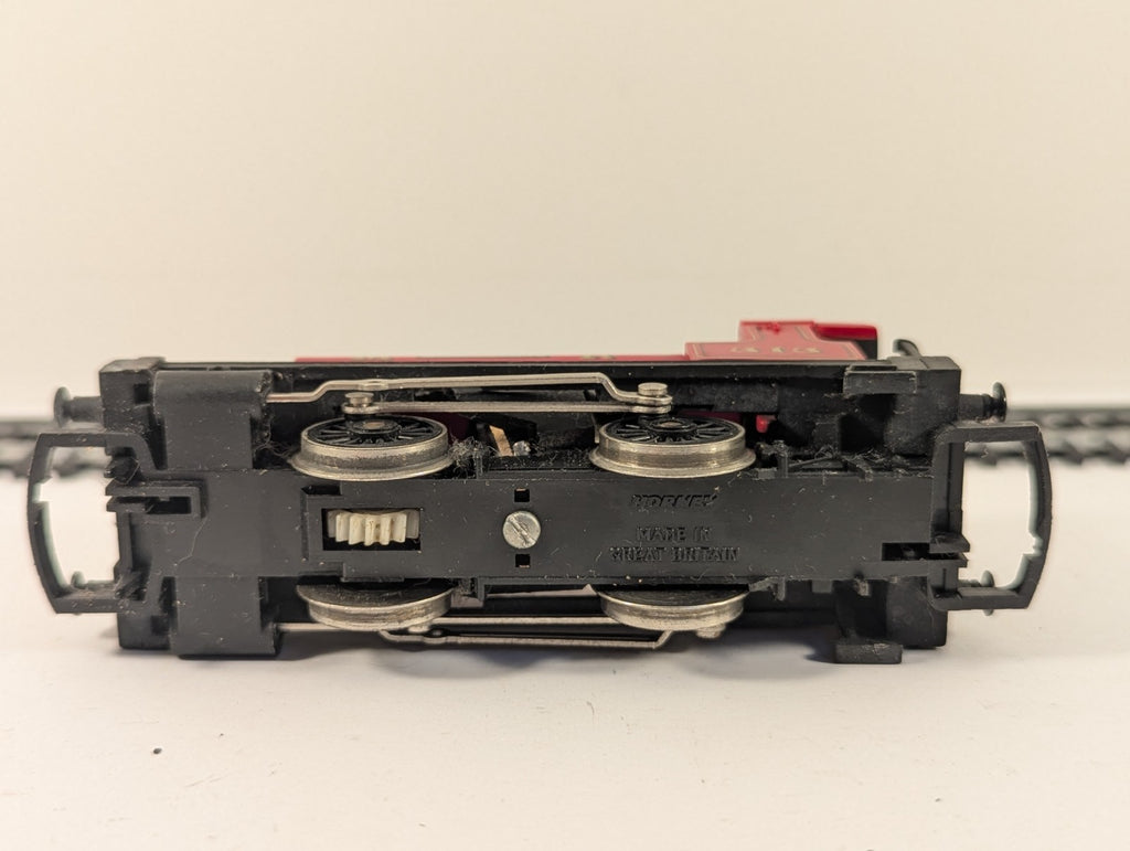 Hornby OO Gauge Robbie Burns Pug Poor Runner